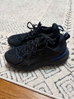 Under Armour Running Shoes Black Blue Men’s Size 10 Athletic Sneakers
